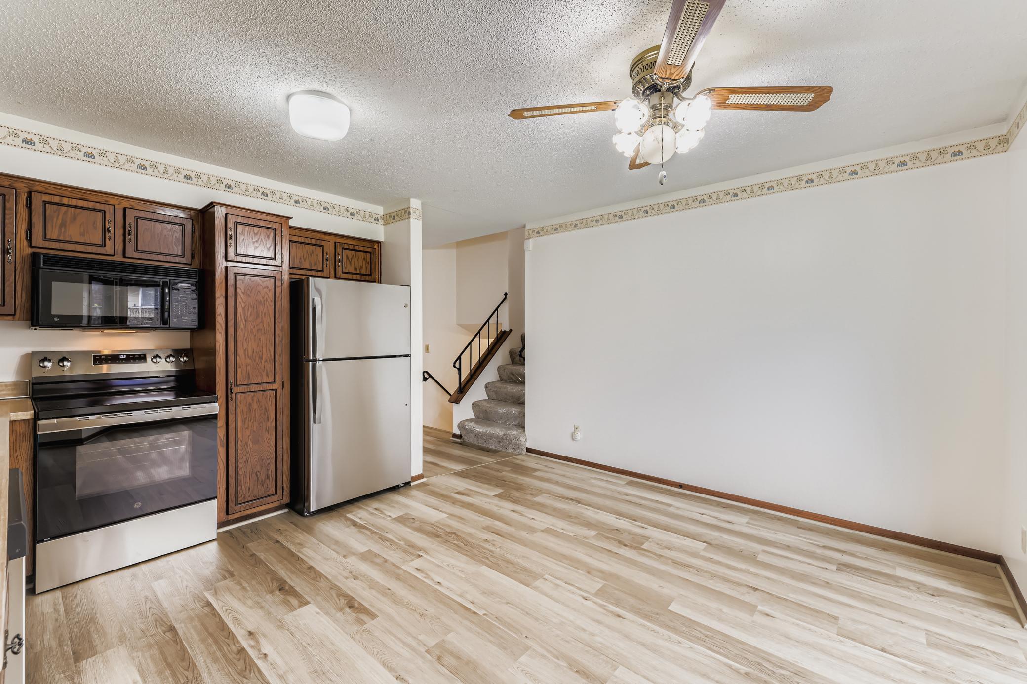 2816 Hillsboro Avenue North New Hope, MN 55427 - Photo 7 of 33