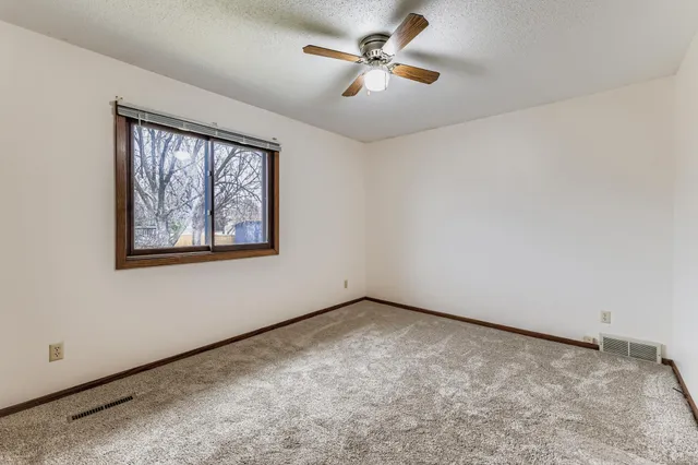 $299,000 | 2816 Hillsboro Avenue North, New Hope, MN 55427