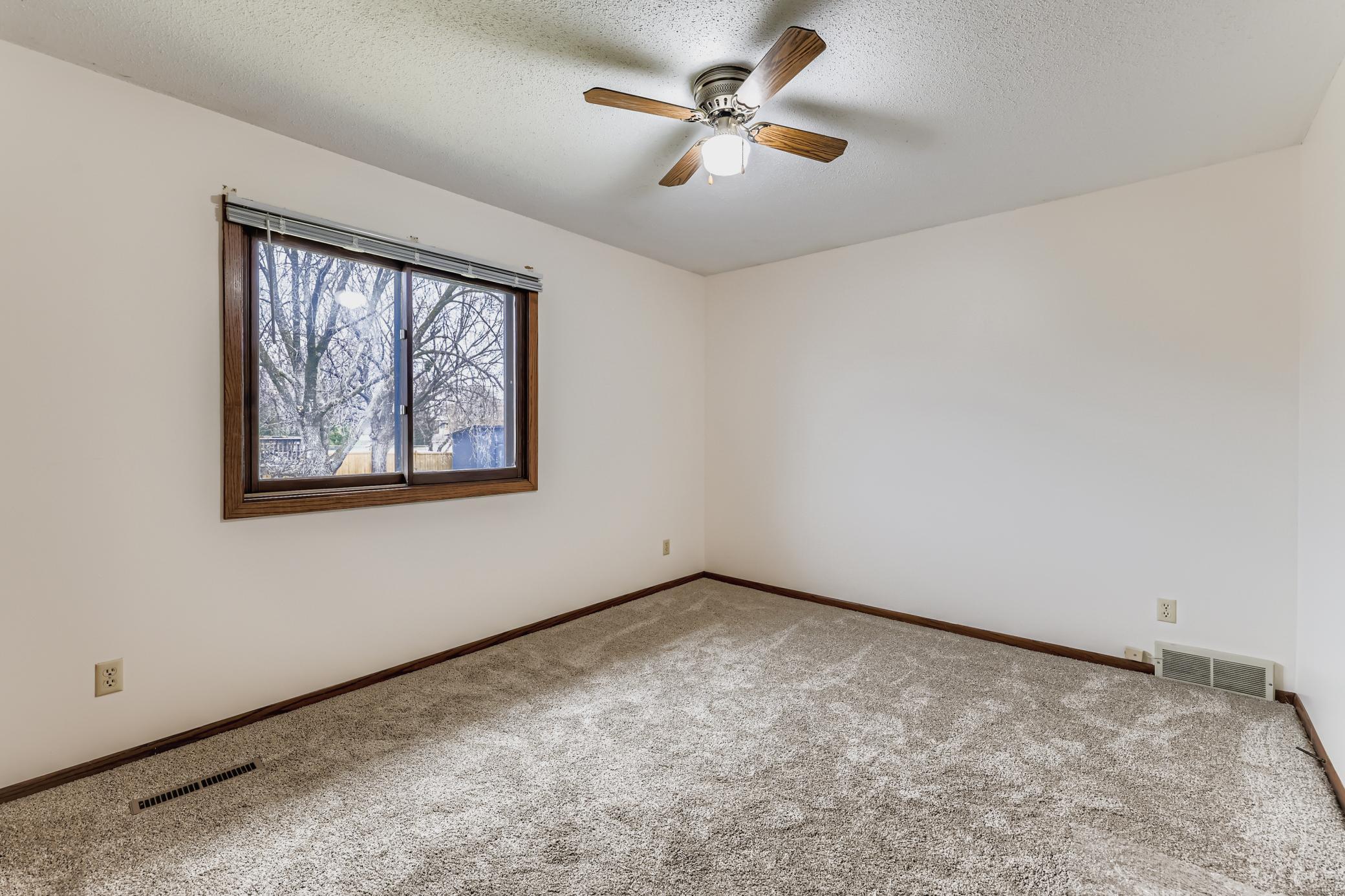 2816 Hillsboro Avenue North New Hope, MN 55427 - Photo 9 of 33