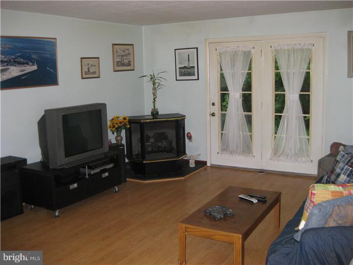 3845 Davisville Road Hatboro, PA 19040 - Photo 9 of 16 Living Room