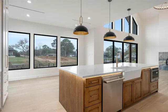 $1,600,000 | 217 Autumn Wood Trail, Gun Barrel City, TX 75156