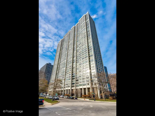 $5,500 | 2800 North Lake Shore Drive, Unit 801, Chicago, IL 60657