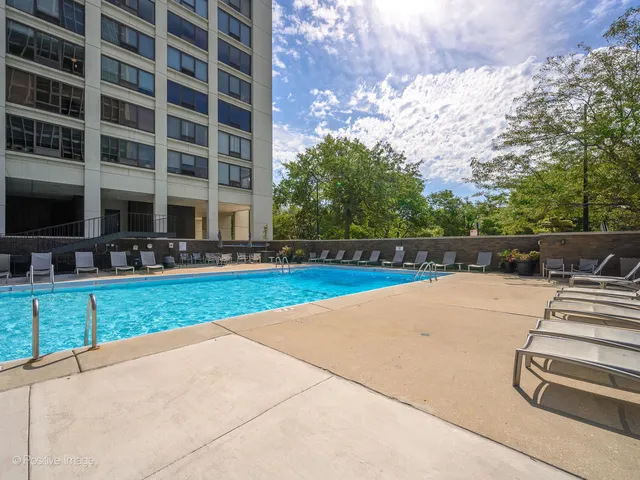 $5,500 | 2800 North Lake Shore Drive, Unit 801, Chicago, IL 60657