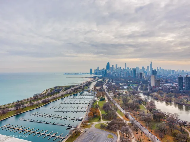 $5,500 | 2800 North Lake Shore Drive, Unit 801, Chicago, IL 60657