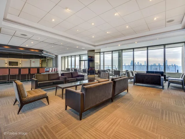 $5,500 | 2800 North Lake Shore Drive, Unit 801, Chicago, IL 60657