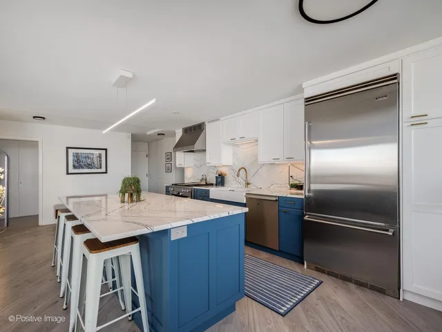 $5,500 | 2800 North Lake Shore Drive, Unit 801, Chicago, IL 60657