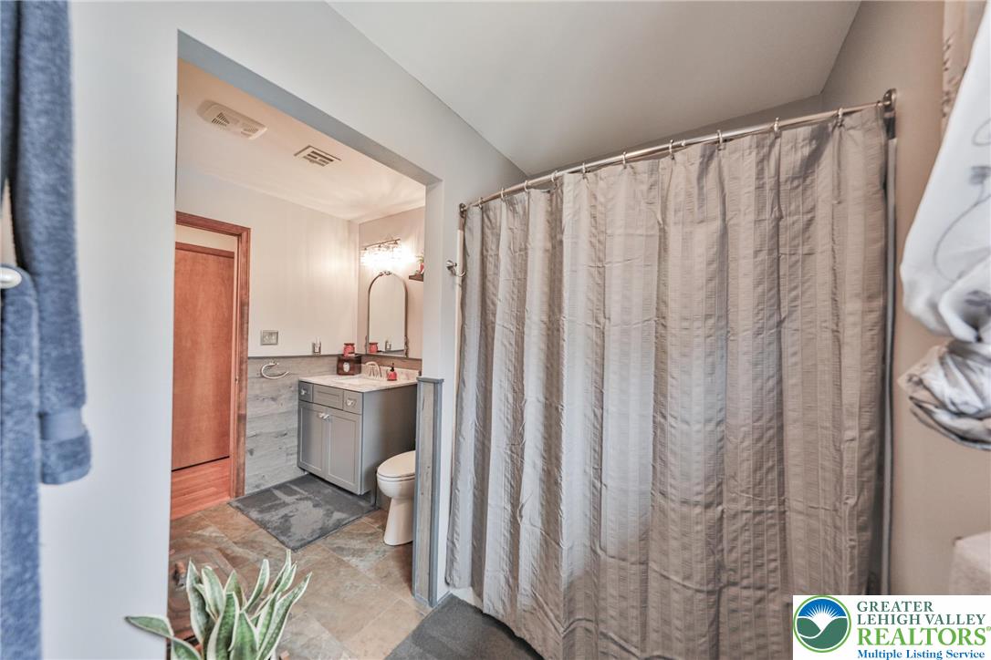 1040 Stagecoach Road West Lehighton, PA 18235 - Photo 27 of 78 Main bathroom 1st floor