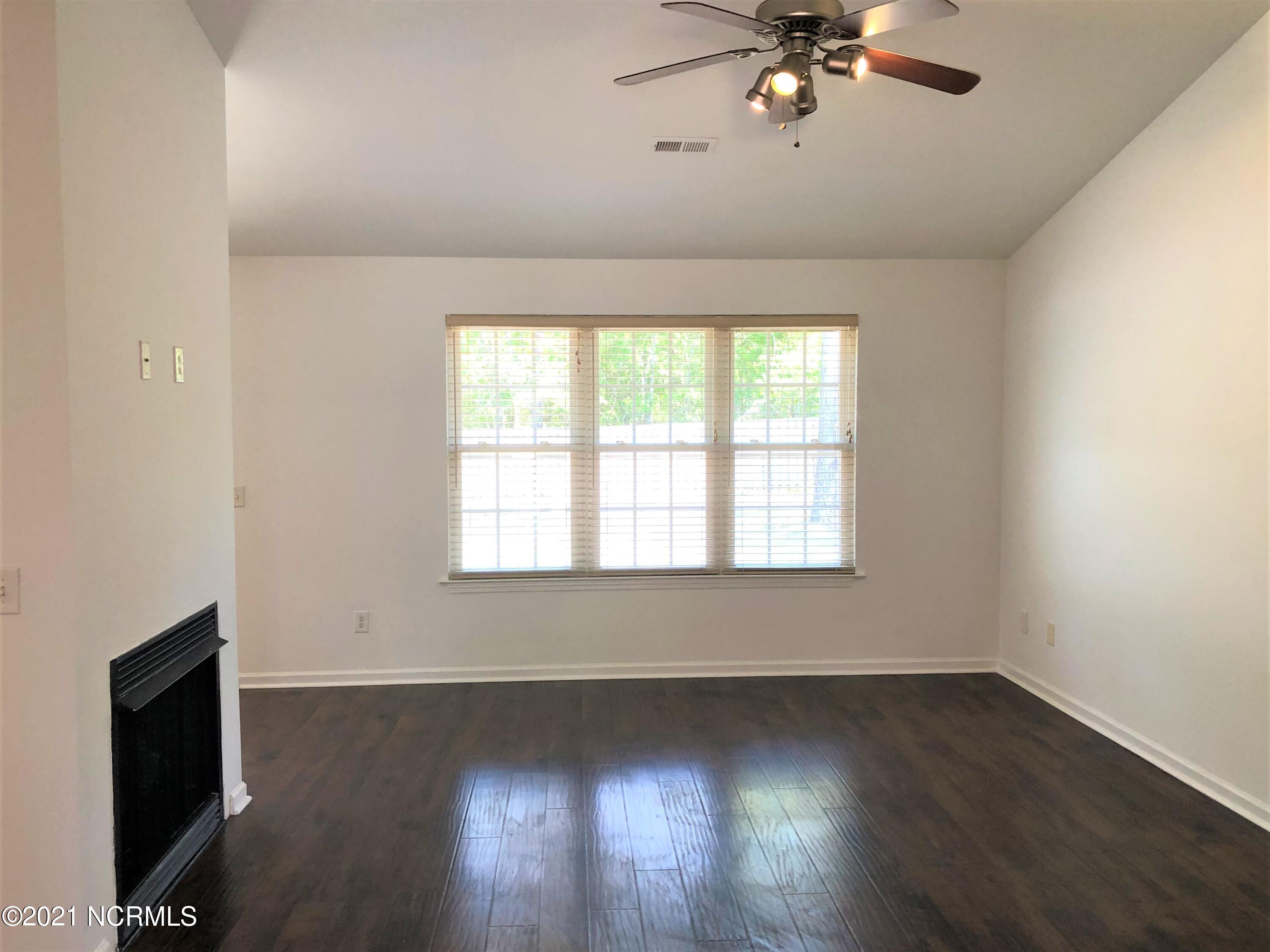 4684 Port Loop Road Southeast Southport, NC 28461 - Photo 12 of 48 Living