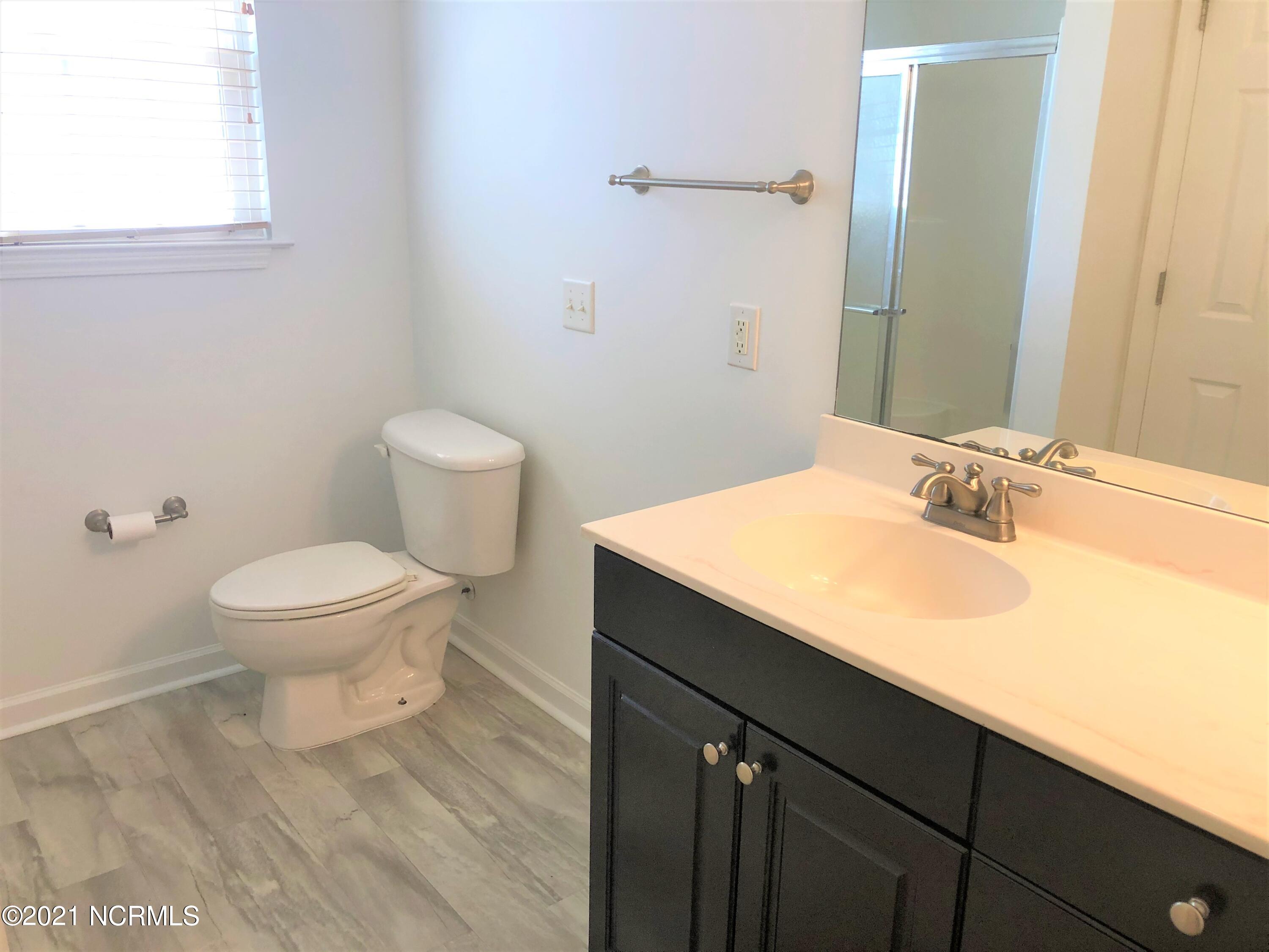 4684 Port Loop Road Southeast Southport, NC 28461 - Photo 38 of 48 Master Bath