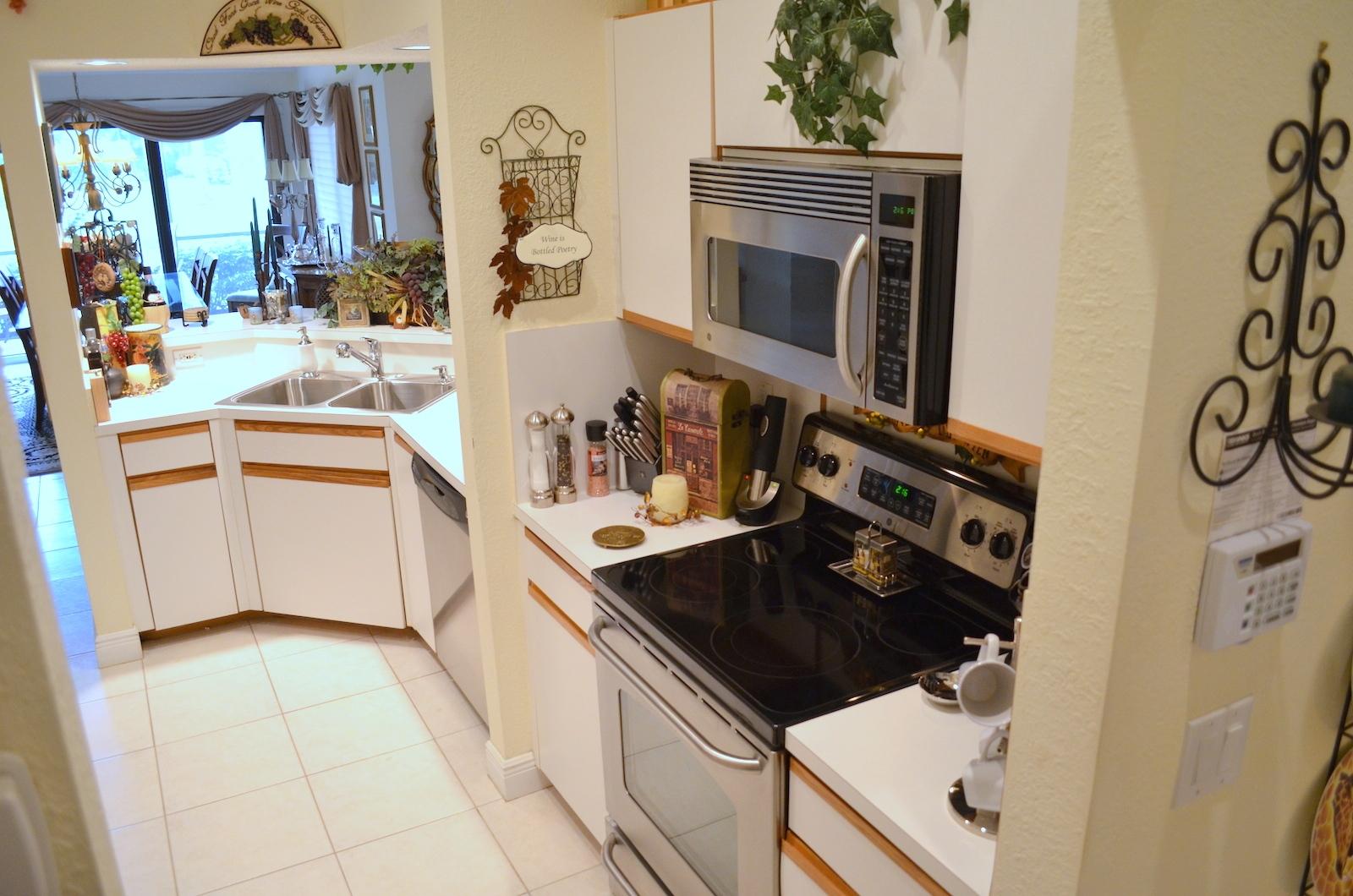 22813 Marbella Circle Boca Raton, FL 33433 - Photo 17 of 36 Kitchen