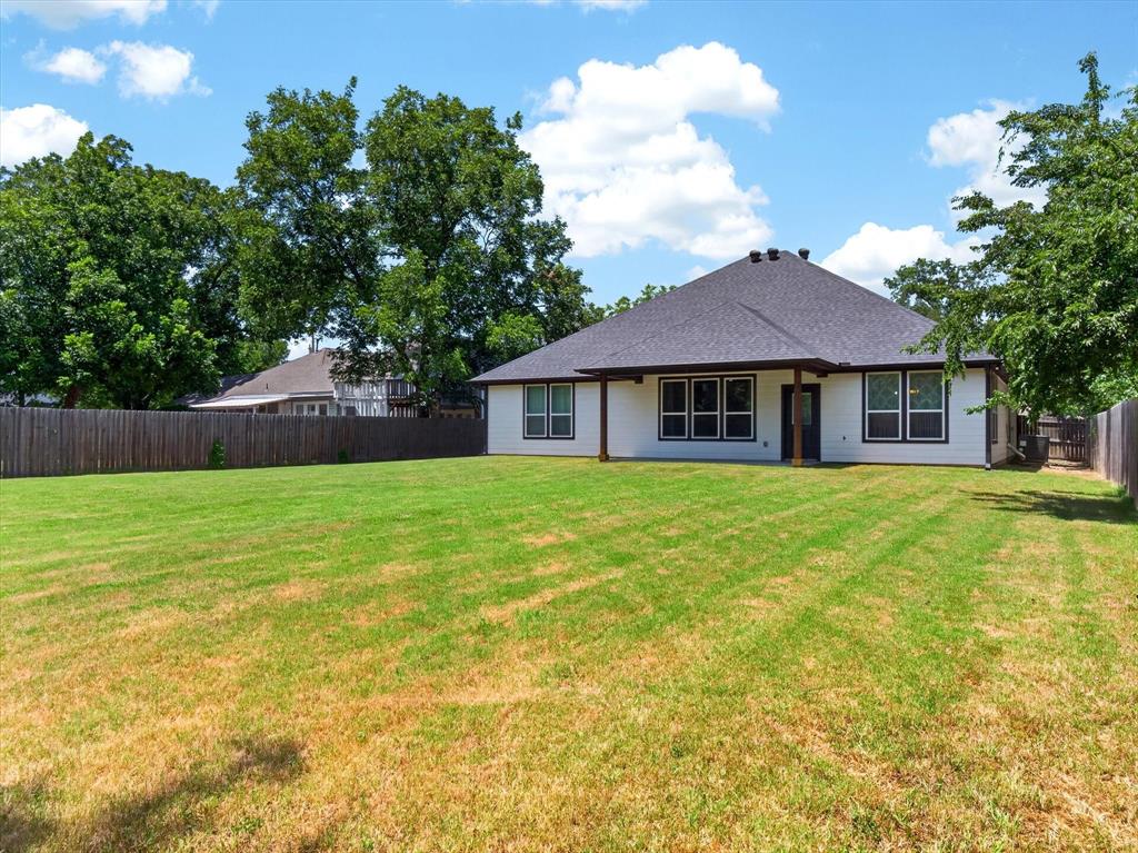902 North Main Street Tioga, TX 76271 - Photo 29 of 31 Large backyard