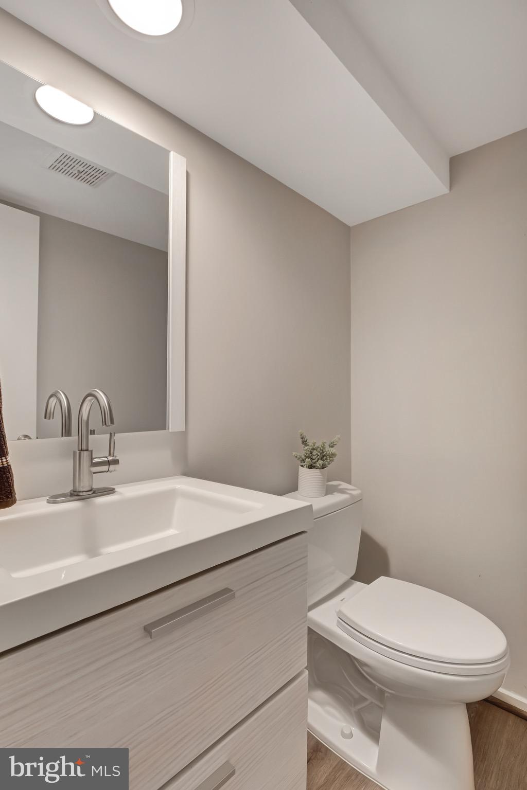 8550 Gwynedd Way Springfield, VA 22153 - Photo 10 of 29 Gallery Image 10