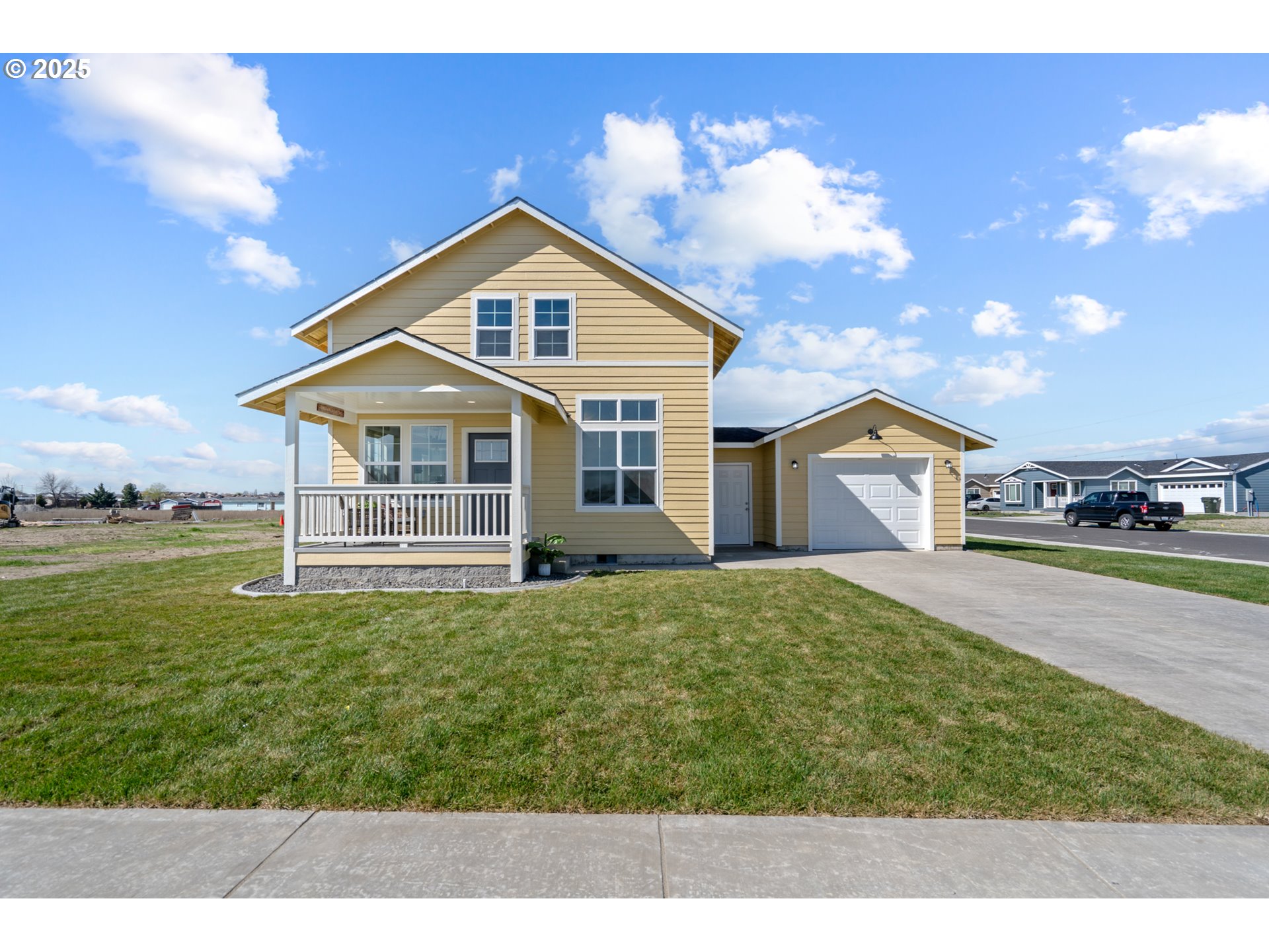 301 Art Kegler Boulevard Boardman, OR 97818 - Photo 1 of 41 a house view with a garden space