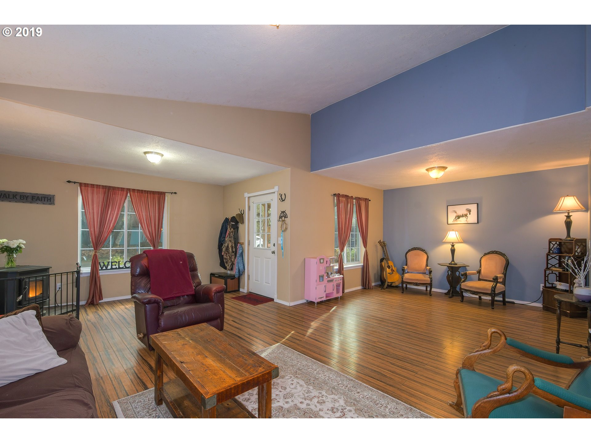 65210 East Alpine Way Rhododendron, OR 97049 - Photo 8 of 29 a living room with furniture
