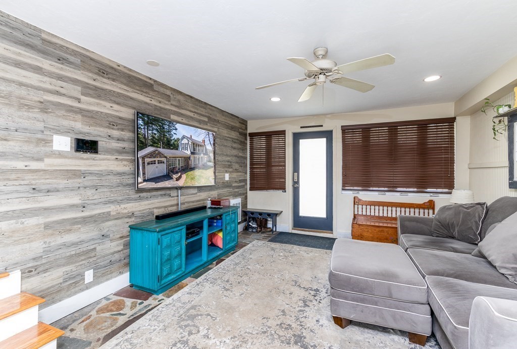 42 South Spencer Road Spencer, MA 01562 - Photo 3 of 33 Gallery Image 3