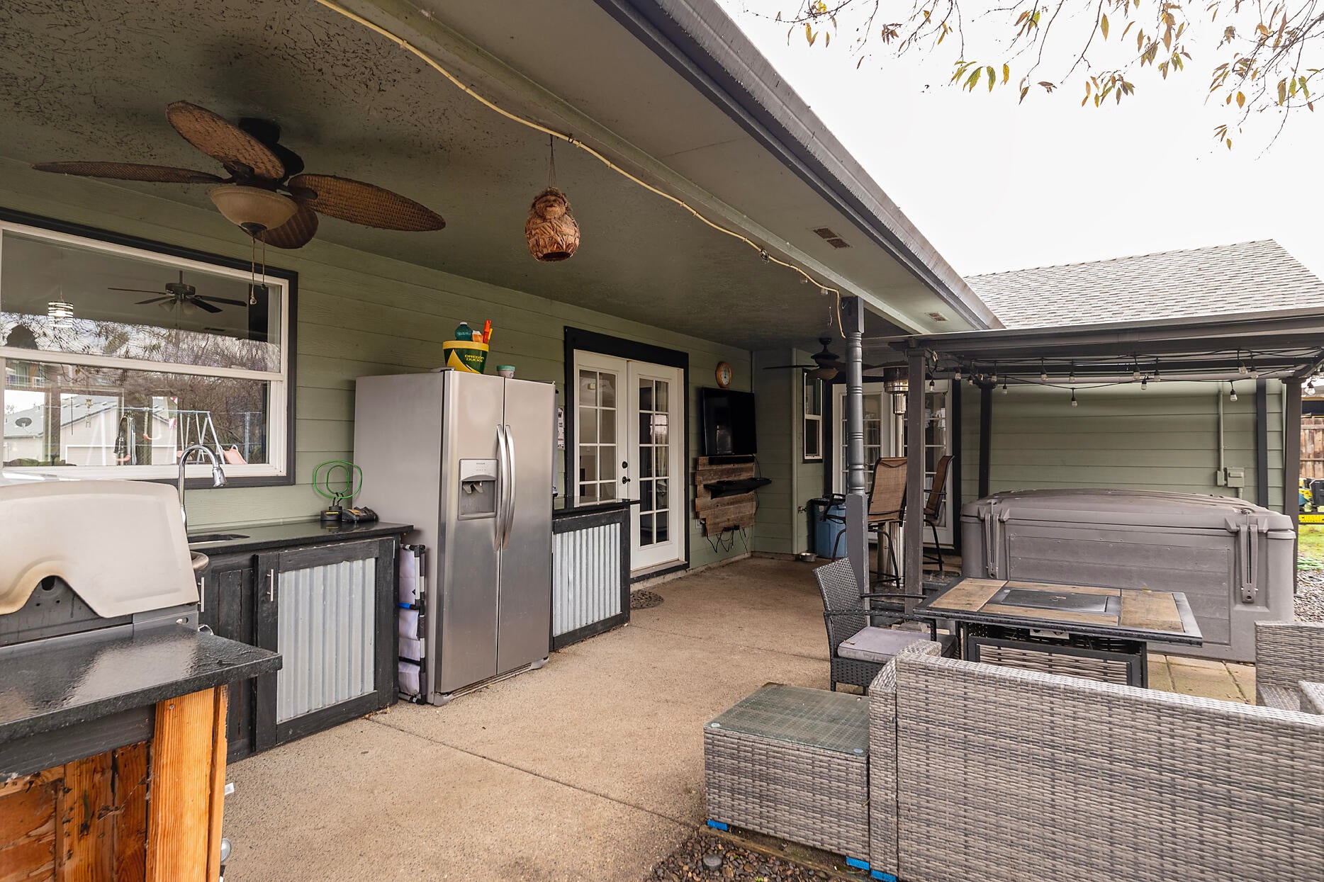 836 Ridgeview Drive Eagle Point, OR 97524 - Photo 15 of 19 Patio