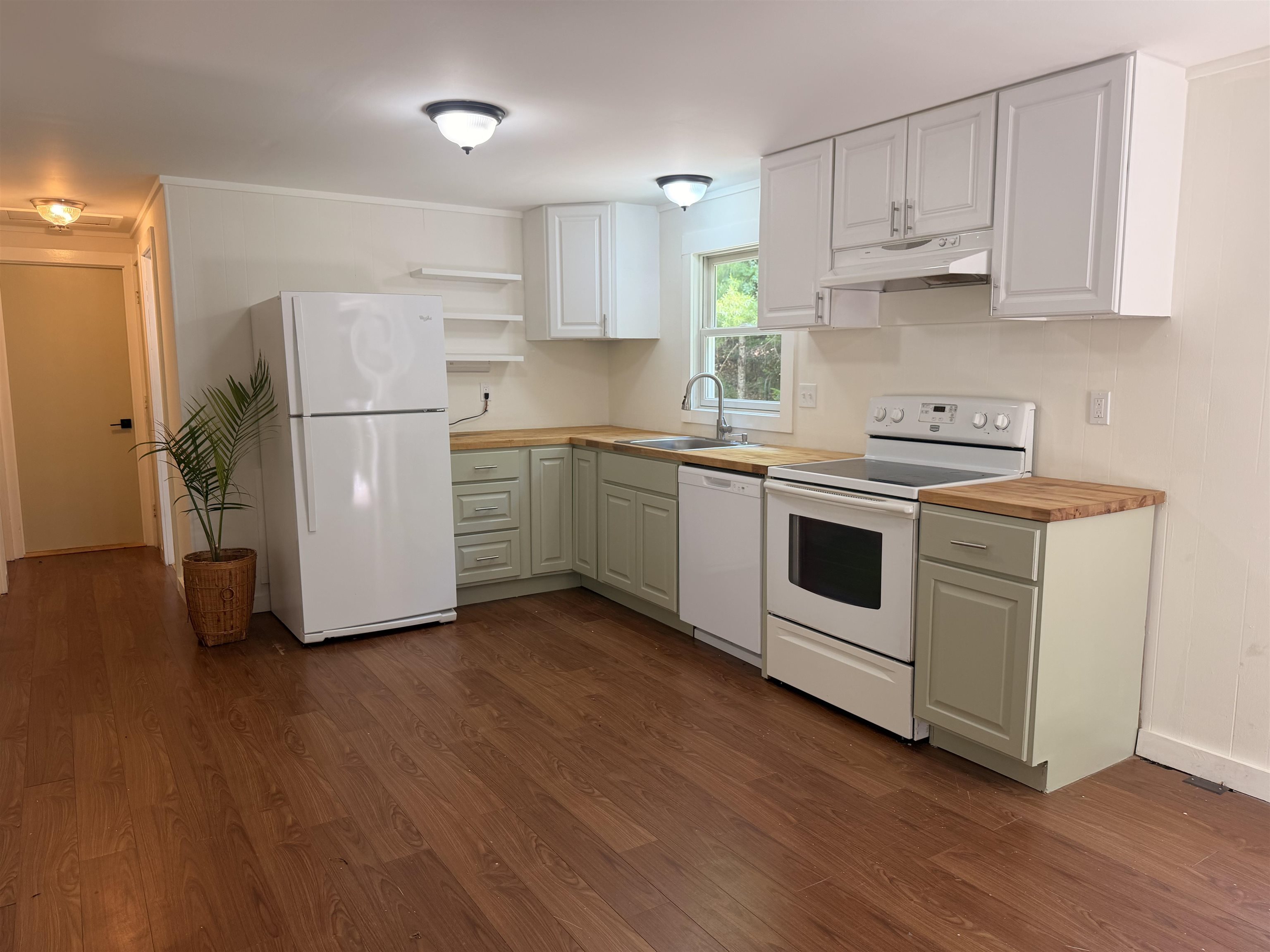 102 Roberts Road Londonderry, VT 05148 - Photo 1 of 17