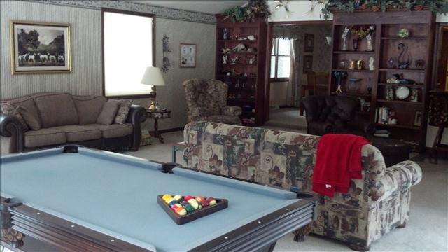 10283 Summerfield Road Temperance, MI 48182 - Photo 6 of 20 Gigantic familyroom
