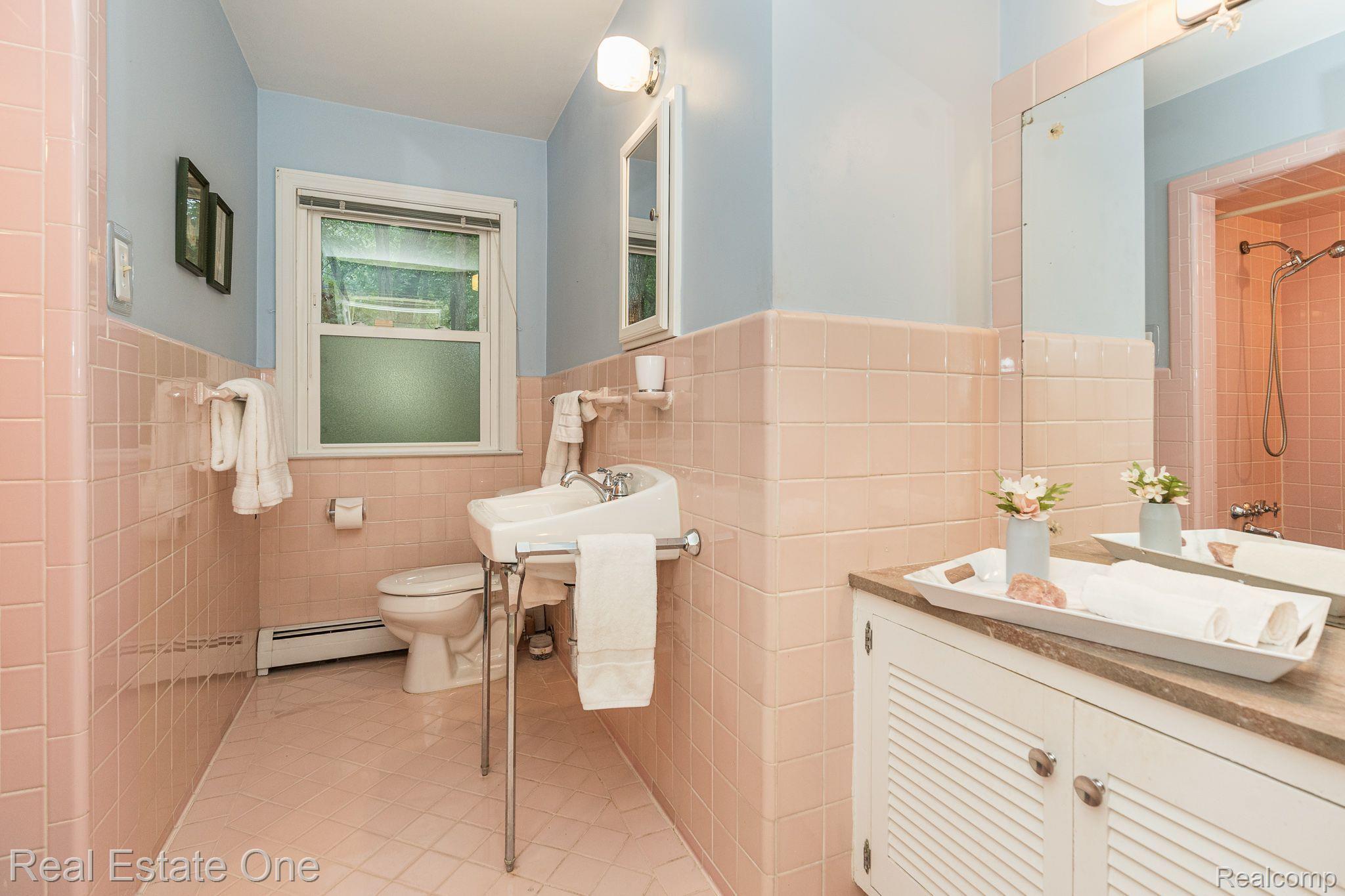 851 Peach Tree Lane Rochester, MI 48306 - Photo 50 of 60 Full bath w/tile Tub/Shower