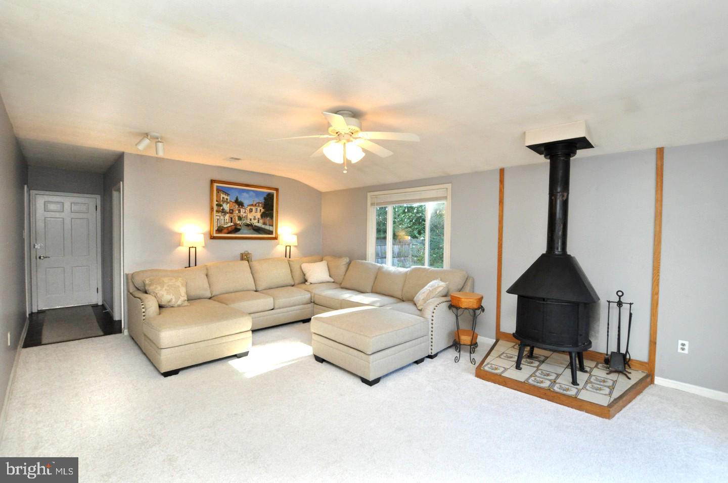 10 Blatherwick Drive Berlin, NJ 08009 - Photo 13 of 38 a living room with furniture