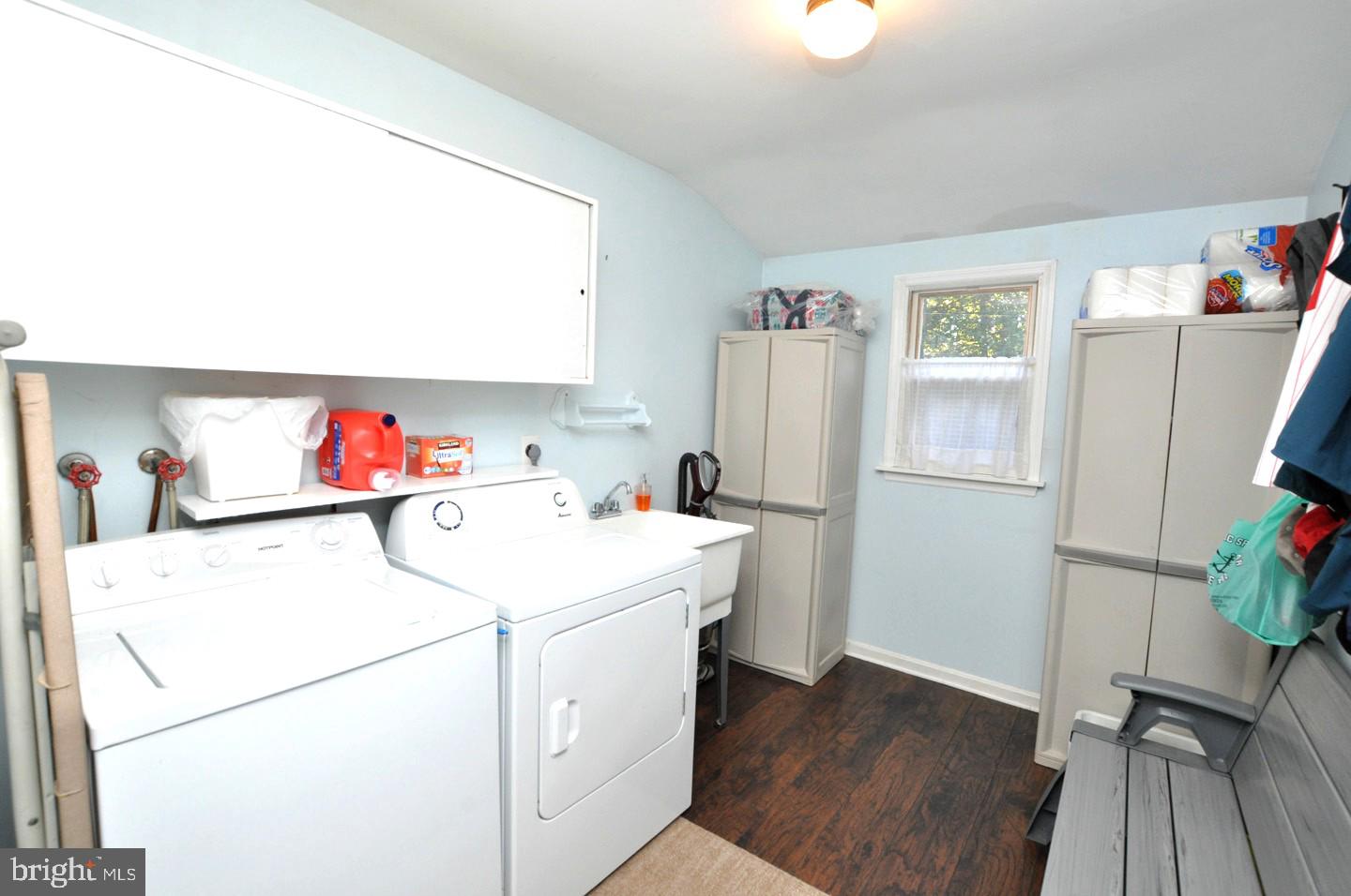 10 Blatherwick Drive Berlin, NJ 08009 - Photo 18 of 38 a utility room with dryer and washer