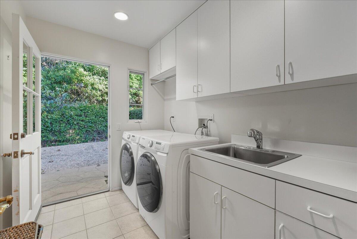 2140 Veloz Drive Montecito, CA 93108 - Photo 38 of 50 a utility room with sink dryer and washer