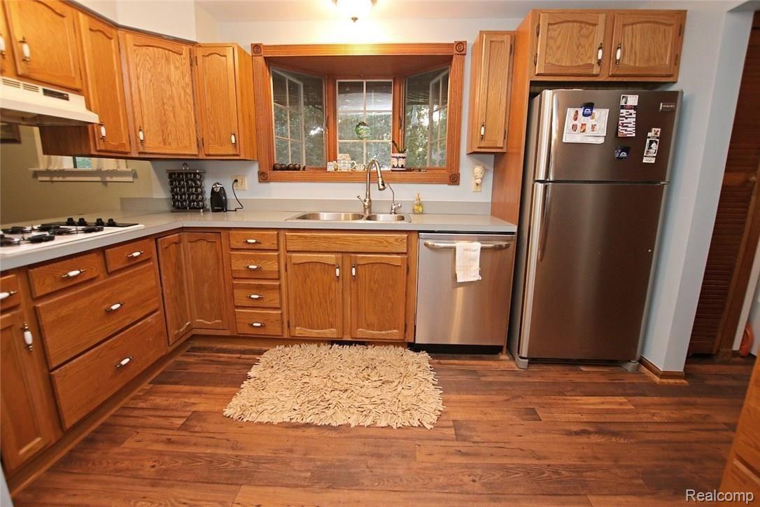 6233 East Potter Road Davison, MI 48423 - Photo 9 of 47 9) Kitchen.jpg