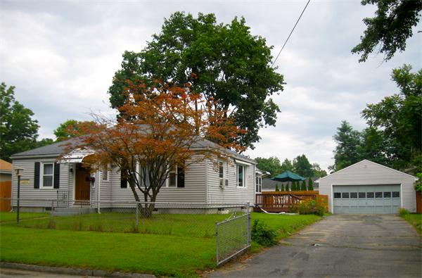 39 Griffin Street Springfield, MA 01104 - Photo 2 of 20 front view of a house with a yard