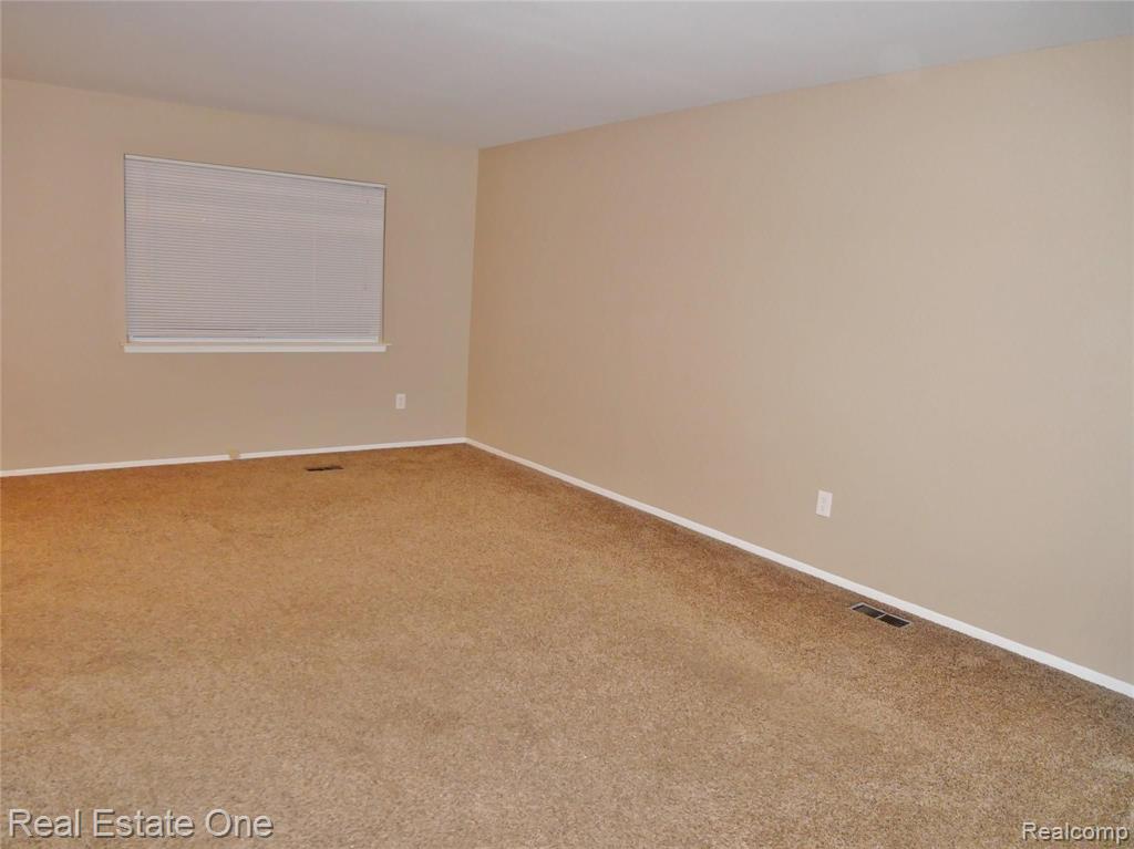 65 Manor Way Rochester Hills, MI 48309 - Photo 4 of 26