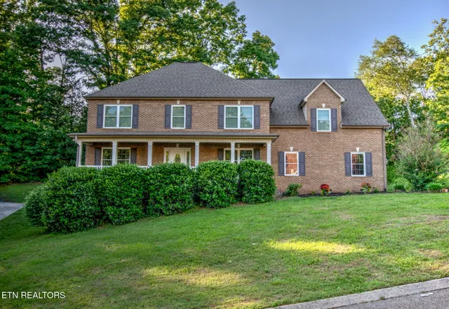 $669,500 | 3345 Whispering Oaks Drive, Knoxville, TN 37938