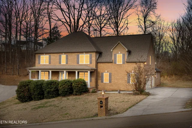$669,000 | 3345 Whispering Oaks Drive, Knoxville, TN 37938