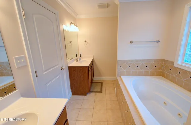 $669,500 | 3345 Whispering Oaks Drive, Knoxville, TN 37938