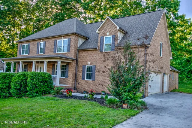 $669,500 | 3345 Whispering Oaks Drive, Knoxville, TN 37938