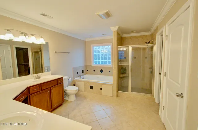 $669,500 | 3345 Whispering Oaks Drive, Knoxville, TN 37938