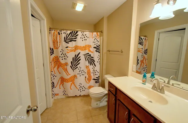 $669,500 | 3345 Whispering Oaks Drive, Knoxville, TN 37938