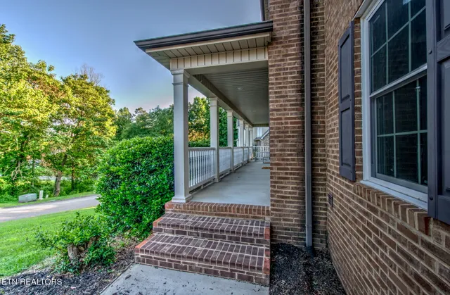 $669,500 | 3345 Whispering Oaks Drive, Knoxville, TN 37938