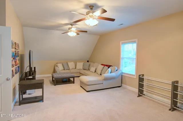 $669,500 | 3345 Whispering Oaks Drive, Knoxville, TN 37938