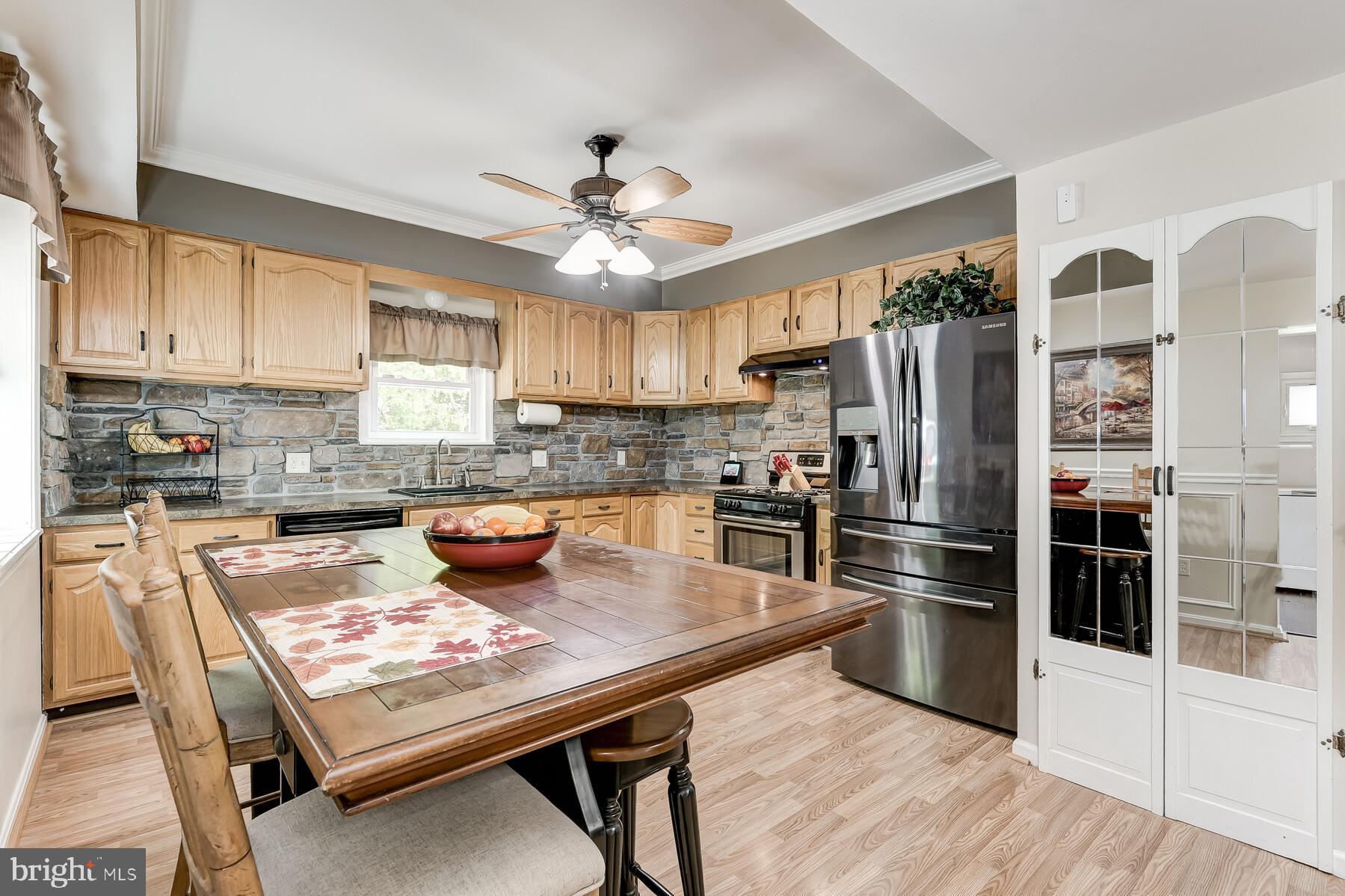20 Ritters Lane Owings Mills, MD 21117 - Photo 9 of 28 Large Eat-In Kitchen