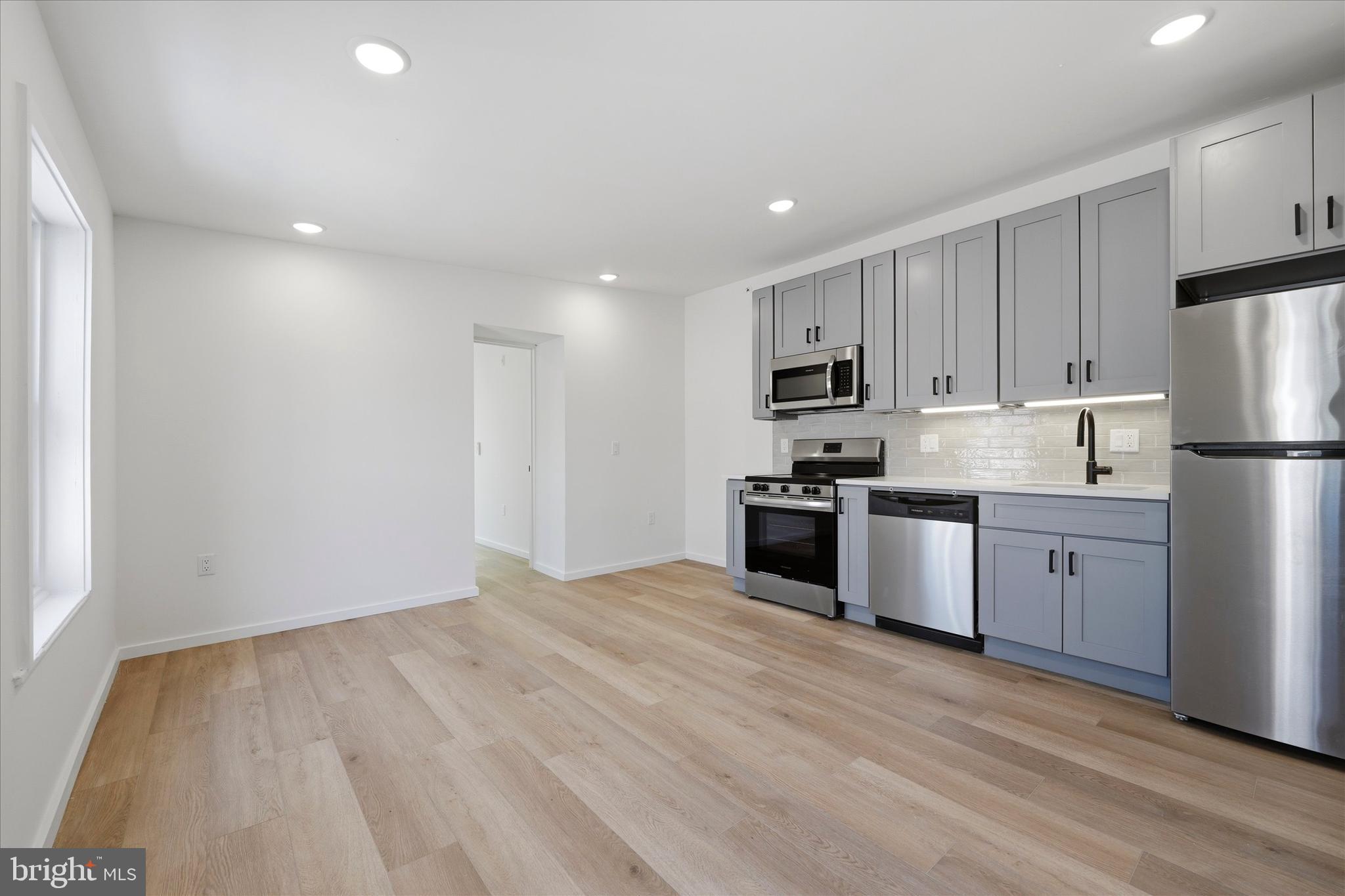 627 North 16th Street, Unit 302 Philadelphia, PA 19130 - Photo 3 of 12