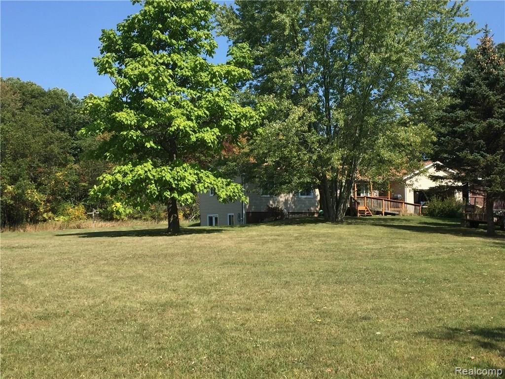 10445 Gordon Road Fenton, MI 48430 - Photo 7 of 16 IMG_6259.JPG