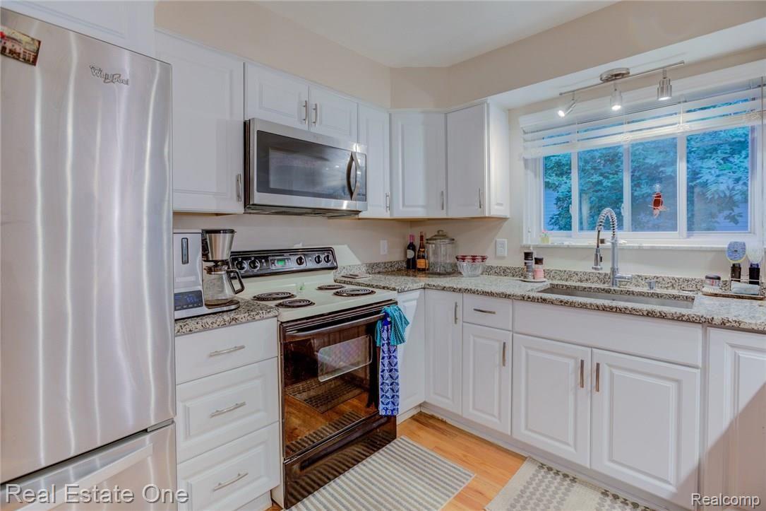 3456 Shaddick Road Waterford, MI 48328 - Photo 11 of 22 -4.jpg