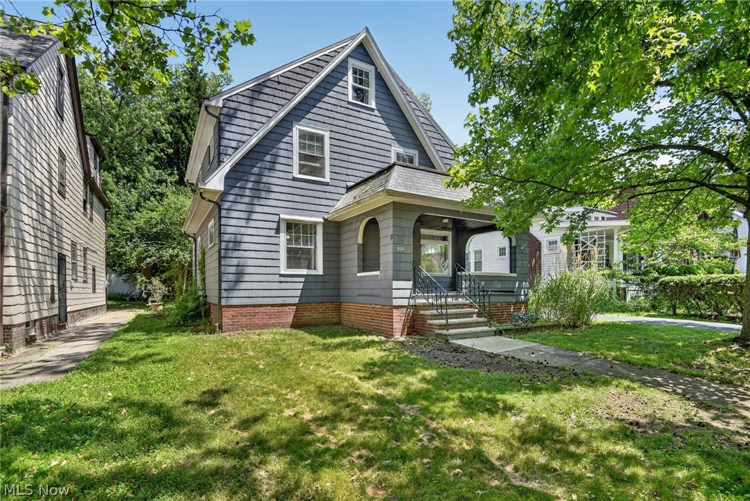927 Englewood Road Cleveland Heights, OH 44121 - Photo 2 of 37