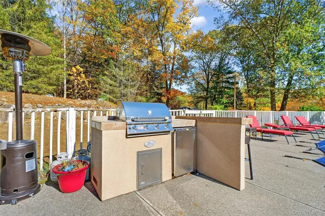 $1,095,000 | 10 Sunrise Drive, Putnam Valley, NY 10579