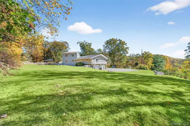 $1,095,000 | 10 Sunrise Drive, Putnam Valley, NY 10579