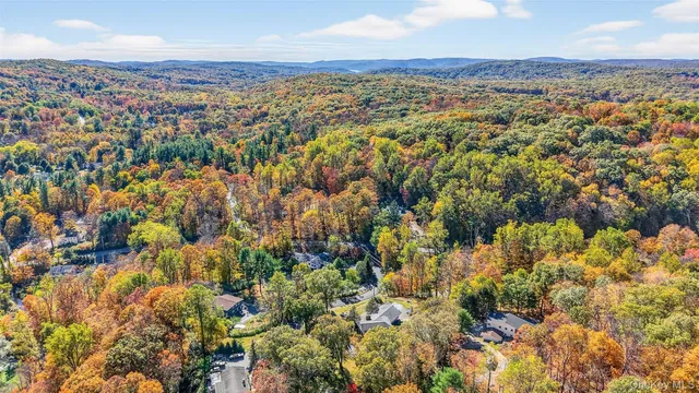 $1,095,000 | 10 Sunrise Drive, Putnam Valley, NY 10579