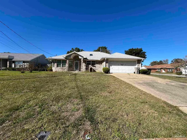 a view of a house with a yard