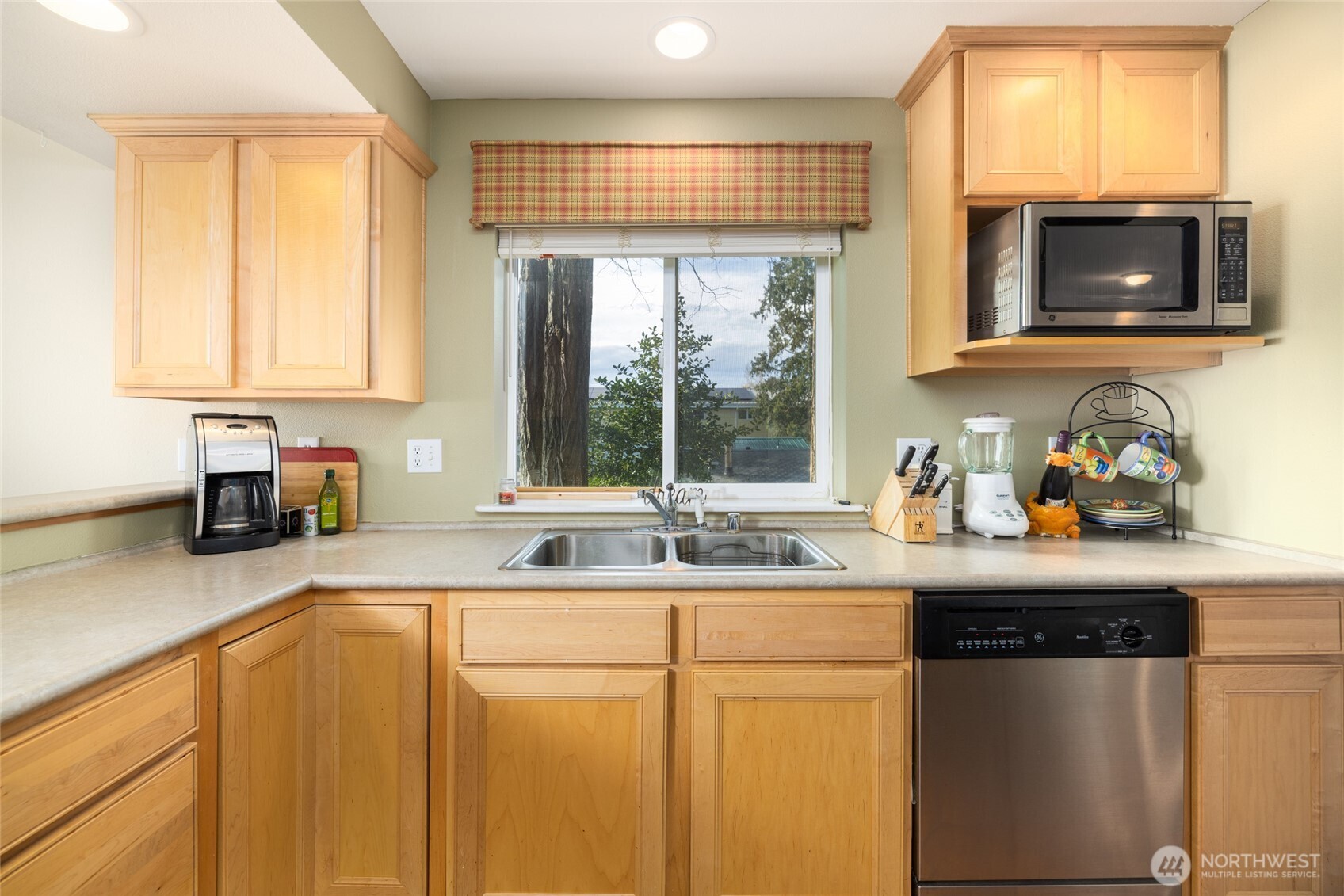 8075 Harborview Road, Unit 206 Birch Bay, WA 98230 - Photo 15 of 40