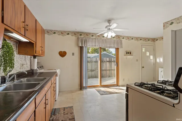 $160,000 | 223 Delorenzi Avenue South, Mishawaka, IN 46544