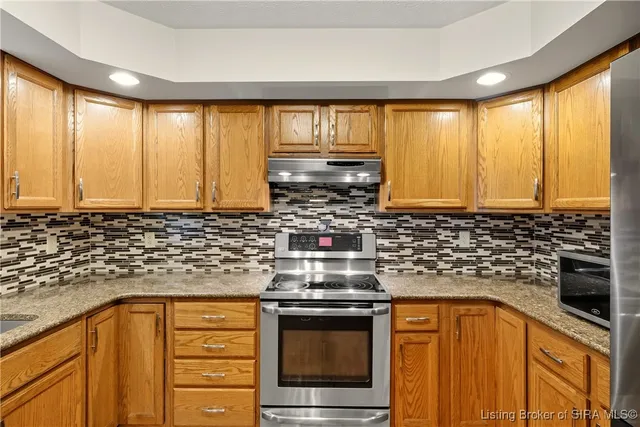 $529,900 | 2404 Plum Woods Drive, Sellersburg, IN 47172