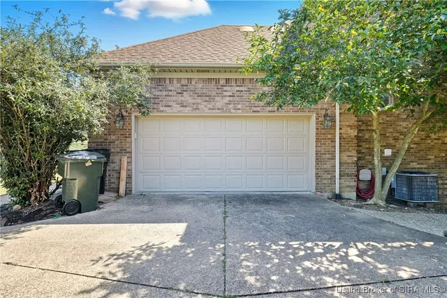 $529,900 | 2404 Plum Woods Drive, Sellersburg, IN 47172